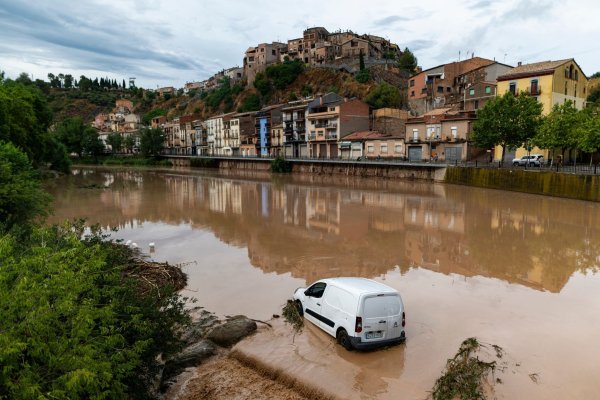 Starke Regenfälle, teils mit Hagel, haben mehrere Regionen in Spanien heimgesucht. - © Lorena Sopêna/EUROPA PRESS/dpa