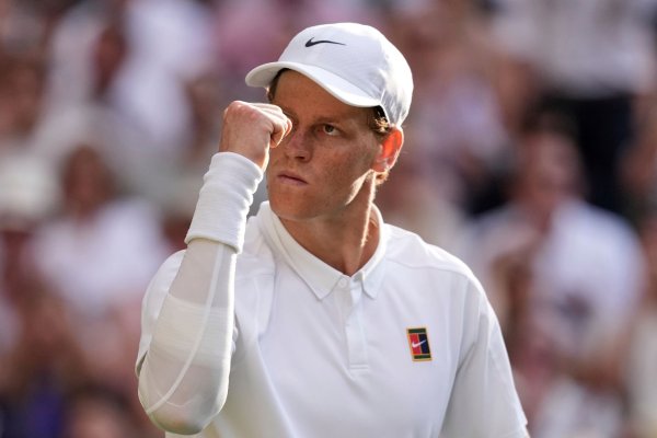 Der Italiener Jannik Sinner gewinnt das Tennis-Turnier in Wimbledon - © Kirsty Wigglesworth/AP/dpa