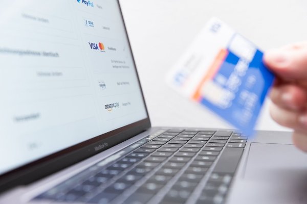 Neu im Netz: Mehr Onlineshopping-Transparenz ab Ende Mai - © Foto: Silas Stein/dpa/dpa-tmn