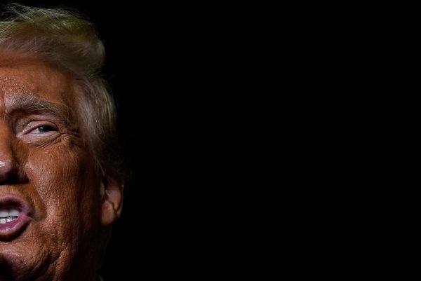 Trump fordert vom Sender CBS mehrere Milliarden US-Dollar Schadenersatz. - © Julia Demaree Nikhinson/AP/dpa