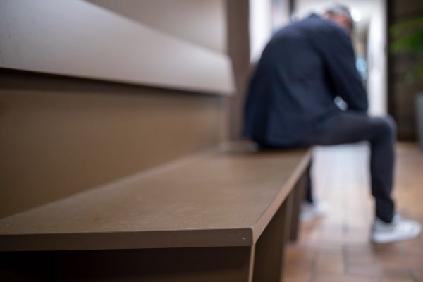 In nahezu allen Fällen berichteten die Bewohner, psychische Gewalt erlebt zu haben (Symbolbild). - © Daniel Karmann/dpa