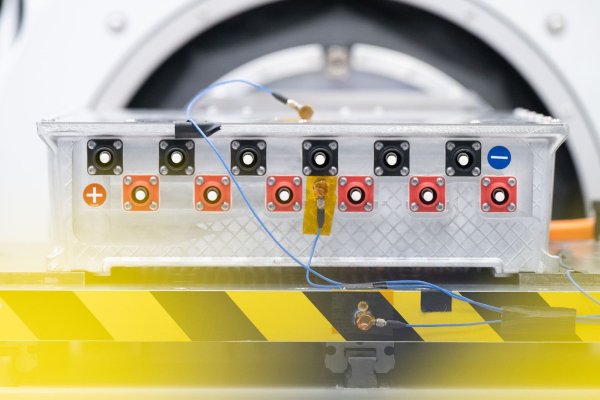 Die deutsche Elektroindustrie schöpft dank steigender Aufträge im März Hoffnung (Archivbild) - © Sebastian Gollnow/dpa