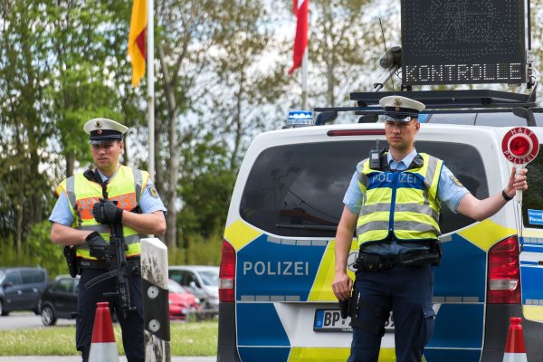 Die deutschen Grenzen werden nach Anweisung des Bundesinnenministers stärker kontrolliert. - © Marcus Golejewski/dpa