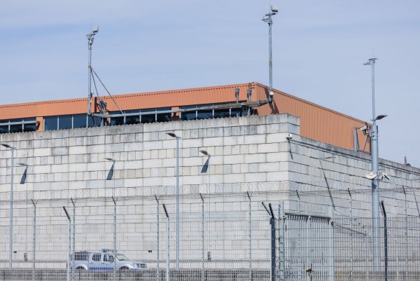 Auf dem Gelände des Forschungszentrums Jülich lagern die Castorbehälter. - © Rolf Vennenbernd/dpa