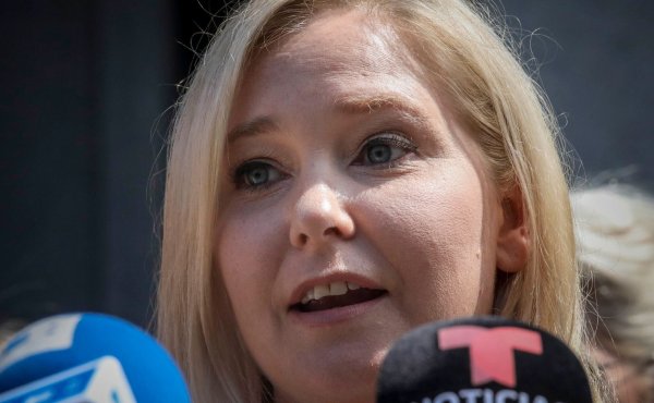 Virginia Giuffre behauptete, von Prinz Andrew als Minderjährige sexuell missbraucht worden zu sein. Bei einer Zivilklage in den USA einigte sie sich mit dem Royal auf einen Vergleich. (Archivbild) - © Bebeto Matthews/AP/dpa