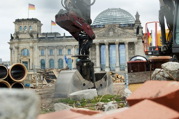 Die Koalition hat eine Menge Baustellen vor sich. (Archivbild) - © Joerg Carstensen/dpa