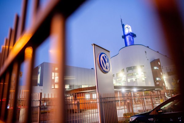 Das VW-Werk in Osnabrück gilt als besonders gefährdet. (Archivbild) - © Hauke-Christian Dittrich/dpa