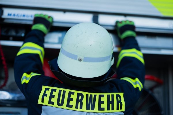 Zehn Menschen wurden bei einem Brand in Essen verletzt. (Symbolbild) - © Rolf Vennenbernd/dpa