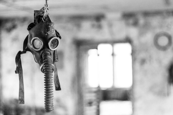 Mit Atemschutzmasken haben Ersthelfer versucht, die Strahlenbelastung im kontaminierten Tschernobyl zu minimieren. - © Symbolfoto: Pixabay