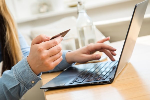 Online-Einkauf - © Foto: Christin Klose/dpa-tmn