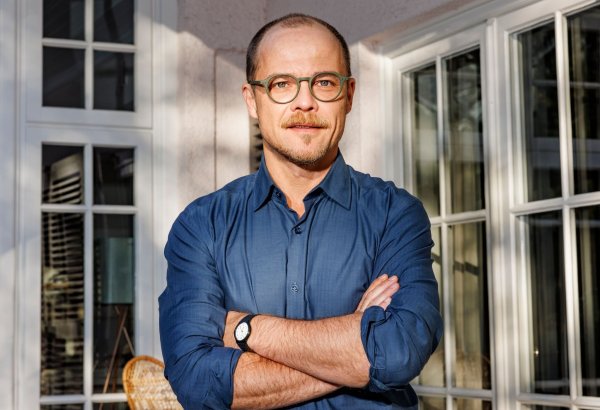 Matthias Koeberlin lebt nun mit neuer Partnerin in Österreich. (Archivbild) - © Axel Heimken/dpa
