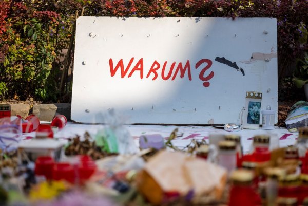 Der nordrhein-westfälische Landtag will den Terroranschlag von Solingen mit einem Untersuchungsausschuss politisch aufarbeiten. (Symbolbild) - © Thomas Banneyer/dpa