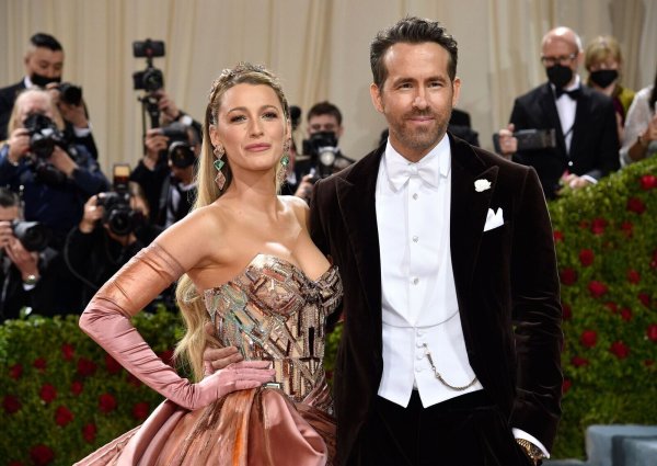 Das Schauspieler-Ehepaar Blake Lively und Ryan Reynolds wurde von ihrem Kollegen Justin Baldoni wegen Verleumdung verklagt. (Archivbild) - © Evan Agostini/Invision/AP/dpa