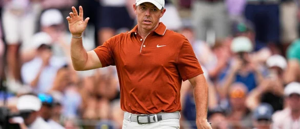 Noch mal gutgegangen: Golfstar Rory McIlroy. - © David J. Phillip/AP/dpa