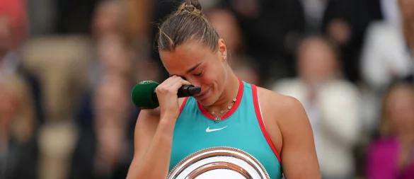 Tränen bei Aryna Sabalenka nach der Niederlage im Finale der French Open. - © Aurelien Morissard/AP/dpa