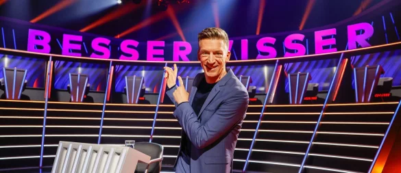 Der Quizmaster Steffen Hallaschka in seinem neuen Studio. (Archivfoto) - © Thomas Banneyer/dpa
