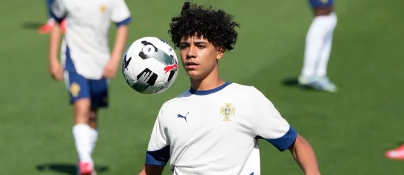 Cristiano Ronaldo Junior, der Sohn von Cristiano Ronaldo, ist nun Junioren-Nationalspieler. - © Armando Franca/AP/dpa