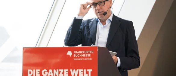 Buchmessen-Direktor Juergen Boos freut sich auf die 77. Ausgabe. - © Boris Roessler/dpa