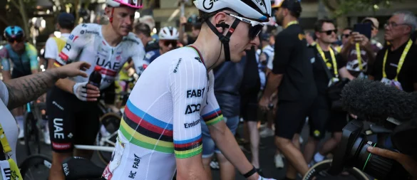 Tadej Pogacar ist auf der elften Etappe der Tour de France gestürzt. - © Christophe Petit Tesson/epa Pool via AP/dpa