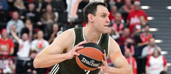 Johannes Voigtmann und die Bayern-Basketballer sind in den Playoffs auf Halbfinal-Kurs. - © Sven Hoppe/dpa