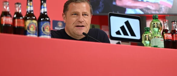 Sportvorstand Eberl bei der Diaz-Vorstellung. - © Harry Langer/dpa