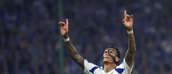 Stürmer Davie Selke ist mit dem HSV in die Bundesliga aufgestiegen. - © Christian Charisius/dpa