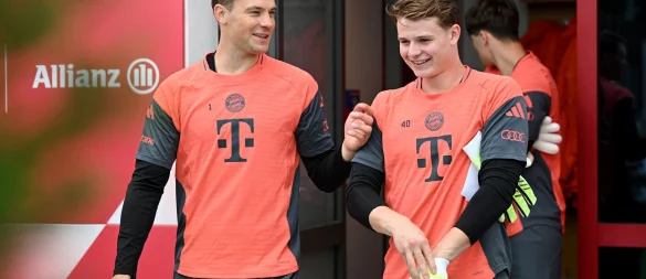 Jonas Urbig (r) ersetzt den gesperrten Manuel Neuer (l) im Bayern-Tor. (Archivbild) - © Harry Langer/dpa