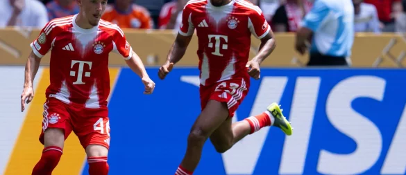 Klein, aber oho: Lennart Karl setzt mit dem Ball am linken Fuß zum Dribbling an. - © Sven Hoppe/dpa