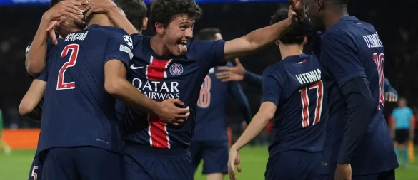 Junge Profis wie João Neves (Mitte) statt der ganz großen Stars haben Paris Saint-Germain in das Finale der Champions League geführt. - © Thibault Camus/AP/dpa