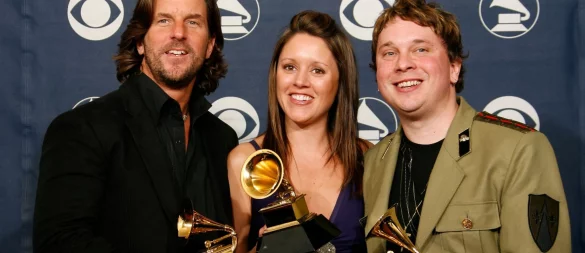 Der US-Country-Musiker Brett James (links) ist mit 57 Jahren gestorben. (Archivbild) - © Kevork Djansezian/AP/dpa