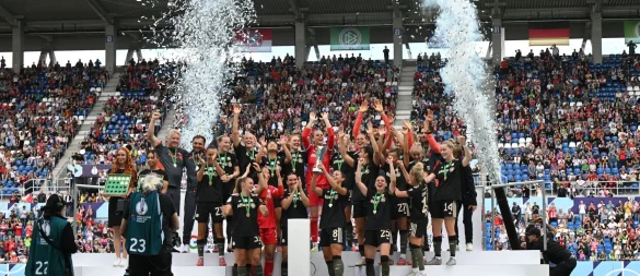 Für den Bundesliga-Auftakt des FC Bayern München gegen Bayer Leverkusen wurden bereits 50.000 Tickets verkauft. - © Uli Deck/dpa