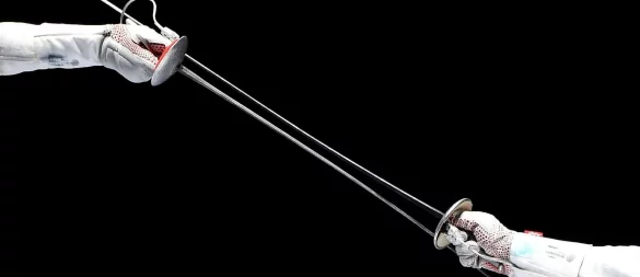 Zwei Fechter im Duell. - © Balazs Czagany/MTI/dpa