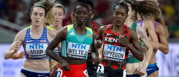 Ein Start der Äthiopierin Diribe Welteji (vorne) bei der Leichtathletik-WM in Tokio ist offen. (Archivbild) - © Sven Hoppe/dpa
