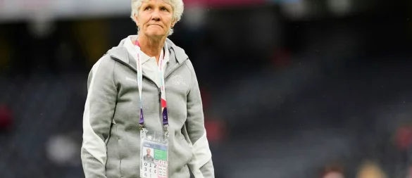 Muss den Trainingsplan umstellen: Die Schweizer Trainerin Pia Sundhage. - © Martin Meissner/AP/dpa