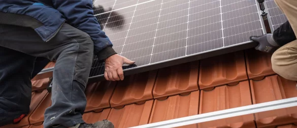 Photovoltaik wird günstiger: Die Preise für Solaranlagen sind seit Jahresbeginn um rund 15 Prozent gesunken. - © Florian Schuh/dpa-tmn