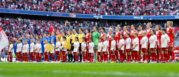 Große Kulisse: Mehr Fans hatte noch kein Vereinsspiel zweier Frauen-Teams in Deutschland. - © Sven Hoppe/dpa