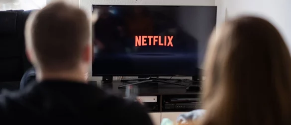 Das Landgericht Köln hat entschieden, dass Netflix einem Kunden, der gegen Preiserhöhungen geklagt hatte, fast 200 Euro zurückzahlen muss. - © Daniel Reinhardt/dpa/dpa-tmn