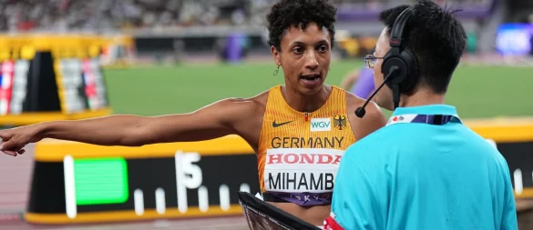Malaika Mihambo hatte Gesprächsbedarf. - © Michael Kappeler/dpa