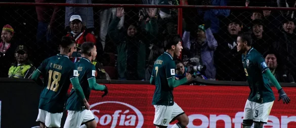 Bolivien holt sich den letzten verbliebenen Platz für die WM-Playoffs in Südamerika. - © Juan Karita/AP/dpa
