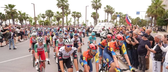 Die Auftaktetappe beim Giro d\\\'Italia. - © Massimo Paolone/undefined/LaPresse/AP/dpa