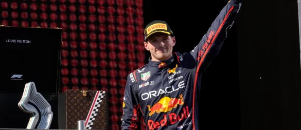 Weltmeister Max Verstappen beeindruckt mit seinem Sieg in Imola einmal mehr auch die internationale Presse. - © Luca Bruno/AP/dpa
