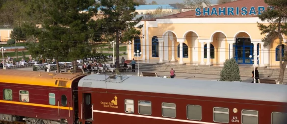 Zwischenstopp in Usbekistan: Der «Orient Silk Road Express» im Bahnhof von Shahrisabz. - © Andreas Drouve/dpa-tmn
