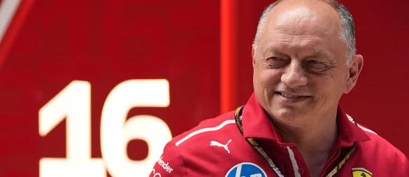 Der Vertrag von Ferrari-Teamchef Frederic Vasseur wird um mehrere Jahre verlängert. - © Rebecca Blackwell/AP/dpa