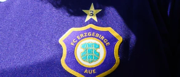Bei einem Nachwuchsspiel des FC Erzgebirge Aue kam es zu Zuschauerausschreitungen. - © Robert Michael/dpa