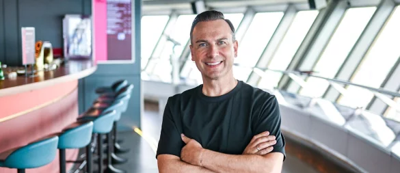 Tim Raue hat Anfang Juni ein neues Restaurant im Berliner Fernsehturm eröffnet. - © Jens Kalaene/dpa