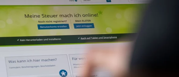 Ab in die Rente und das war\\\'s mit der Steuererklärung? Mitnichten - auch viele Bezieher von Rente und Pension müssen eine Steuererklärung abgeben. - © Marijan Murat/dpa/dpa-tmn