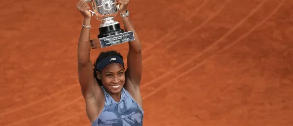 Coco Gauff dachte im Moment des Triumphs auch an die Minderheiten in den USA, die unter dem aktuellen Präsidenten Donald Trump leiden. - © Christophe Ena/AP/dpa