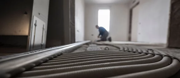 Je mehr Technik im Haus verbaut werden soll, umso mehr Kabel sind nötig: Leerrohre können nachträgliche Installationen erleichtern. - © Marijan Murat/dpa/dpa-tmn