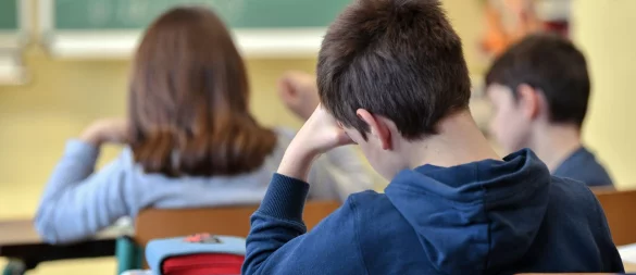 Leistungsdruck, Mobbing, soziale Ängste und Lese- oder Rechtschreibschwäche sind die häufigsten Ursachen, die zur Schulangst führen können. - © Patrick Pleul/ZB/dpa