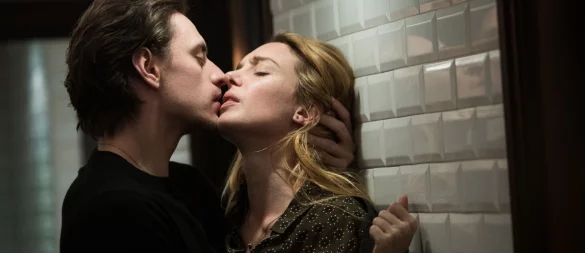 Seit ihrer ersten erotischen Begegnung vergisst Hélène (Lætitia Dosch) alles um sich herum, wenn der geheimnisvolle Alexandre (Sergej Polunin) in ihrer Nähe ist. - © Magali Bragard/Julien Roche/ZDF/dpa